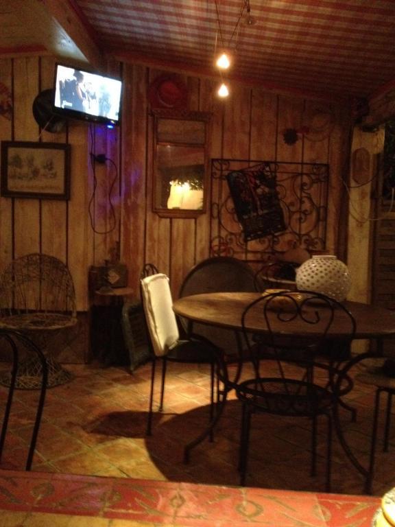 Les Jardins Du Rebaut Bed & Breakfast Beziers Bilik gambar